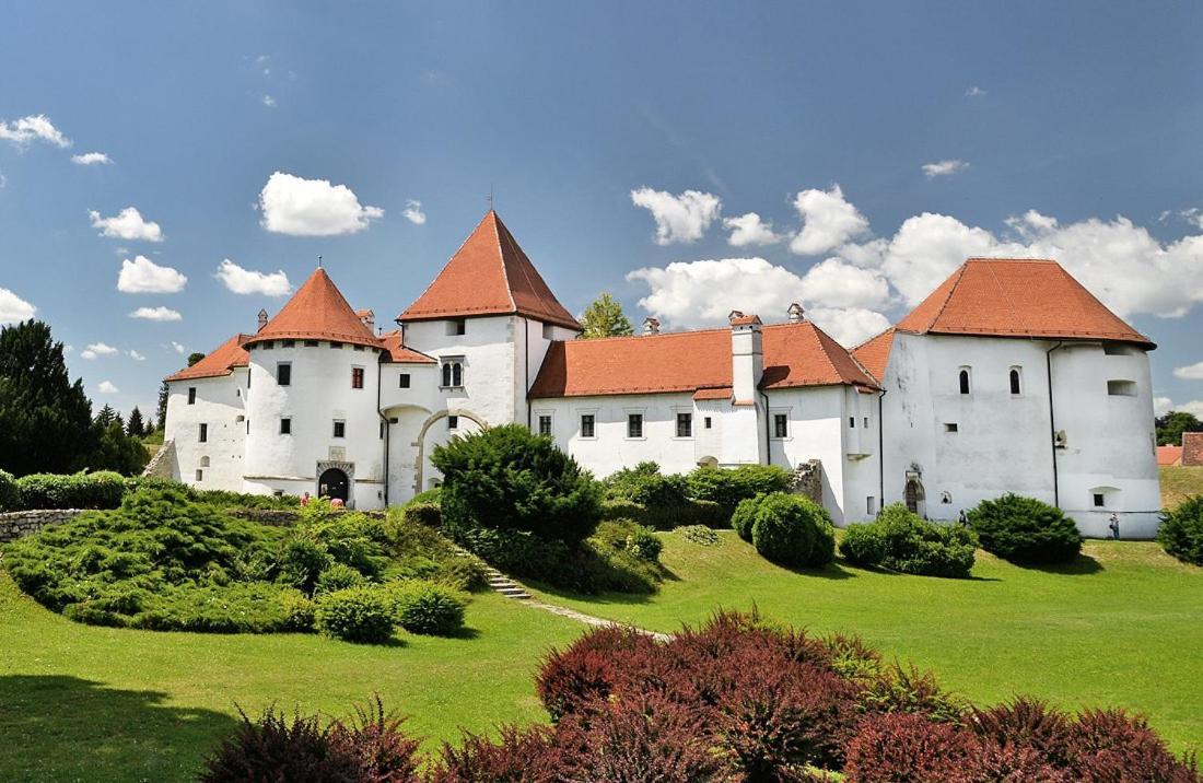 Lovely Flat, City Center With Free Parking Varazdin Exterior photo